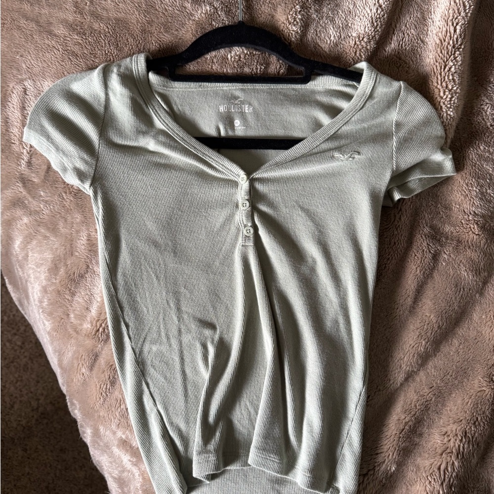 Hollister Women's Green Ribbed Top